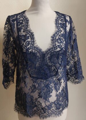 Blouse Victoire en dentelle coloris Marine