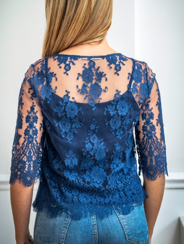 blouse Louise en dentelle bleue de calais-caudry Maison 1889 marque française de pret à porter