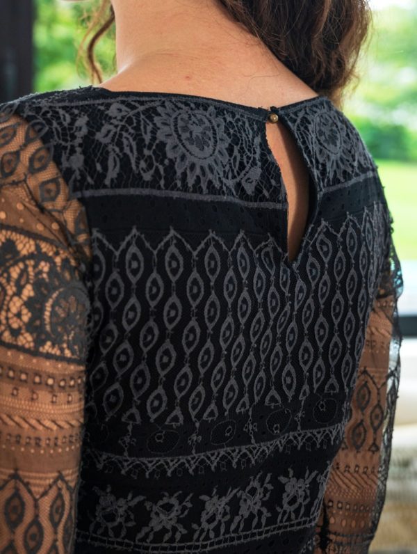 zoom dos robe Elea en dentelle noire de calais-caudry Maison 1889 marque française de pret à porter